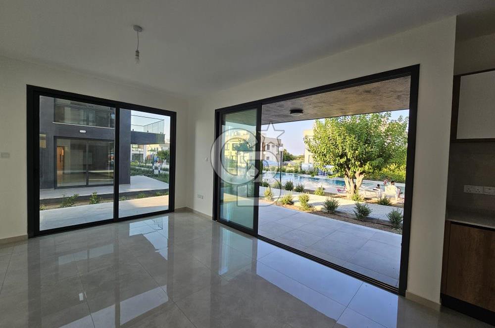 KKTC GİRNE ALSANCAKTA SİTE İÇERİSİNDE ANAYOLA VE DENİZE YAKIN SATILIK YENİ 2+1 DAİRELER
