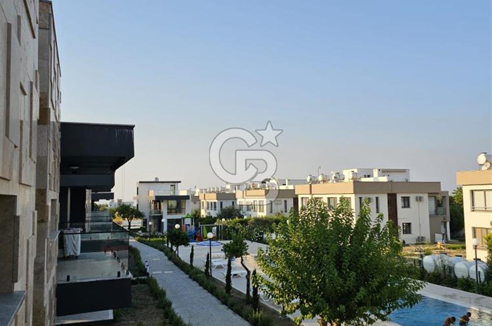 KKTC GİRNE ALSANCAKTA SİTE İÇERİSİNDE ANAYOLA VE DENİZE YAKIN SATILIK YENİ 2+1 DAİRELER