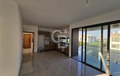 KKTC GİRNE ALSANCAKTA SİTE İÇERİSİNDE ANAYOLA VE DENİZE YAKIN SATILIK YENİ 2+1 DAİRELER