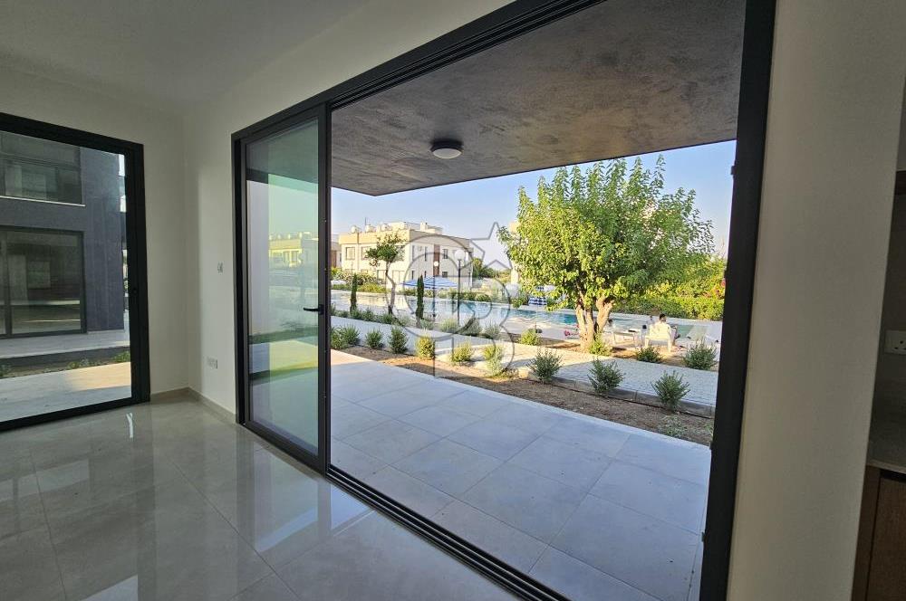 KKTC GİRNE ALSANCAKTA SİTE İÇERİSİNDE ANAYOLA VE DENİZE YAKIN SATILIK YENİ 2+1 DAİRELER