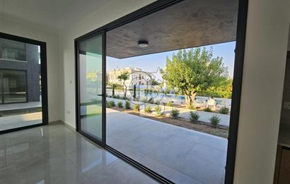 KKTC GİRNE ALSANCAKTA SİTE İÇERİSİNDE ANAYOLA VE DENİZE YAKIN SATILIK YENİ 2+1 DAİRELER