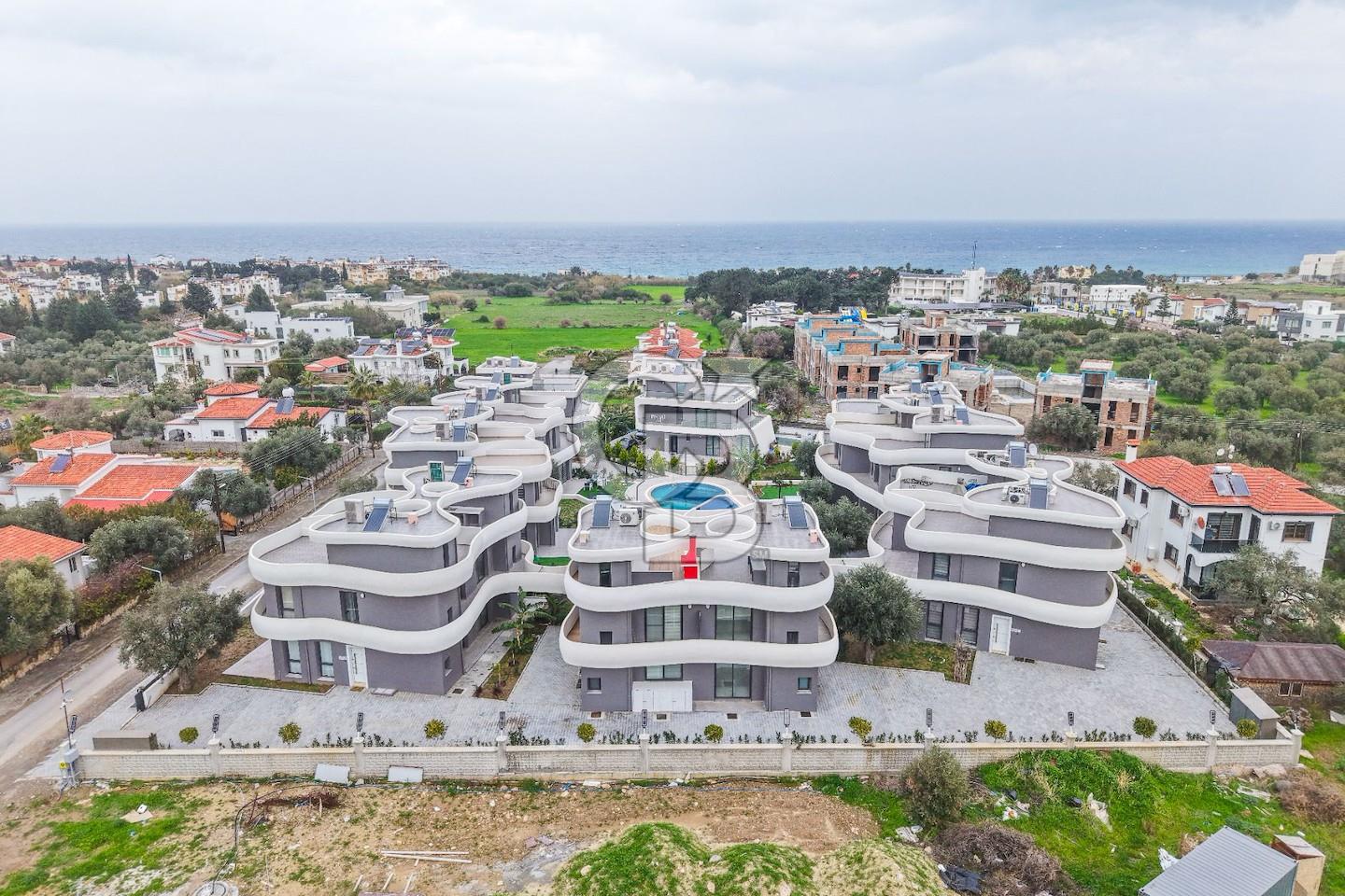 KKTC GİRNE LAPTADA DENİZ MANZARALI EŞYALI SATILIK 4+1 VİLLA