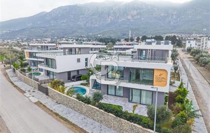KKTC GİRNE LAPTADA DENİZ MANZARALI EŞYALI SATILIK 4+1 VİLLA