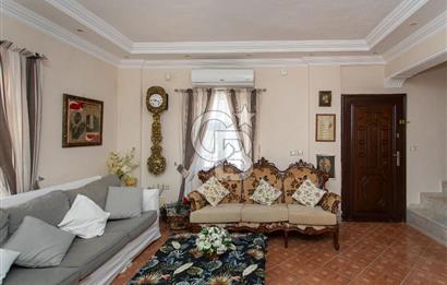 YENİFOÇA'DA SATILIK DENİZ MANZARALI VE HAVUZLU MÜSTAKİL VİLLA