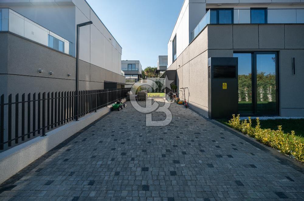 BURSA NİLÜFERKÖY AVLU VİLLALARINDA ARSA PAYI BÜYÜK SATILIK VİLLA