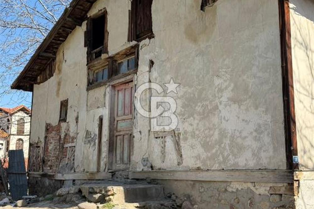 BEYPAZARI MERKEZDE TEK TAPU SİT DIŞI AVLULU 2 KATLI AHŞAP EV