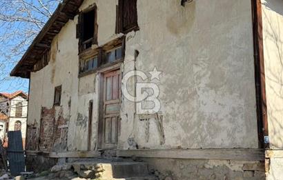 BEYPAZARI MERKEZDE TEK TAPU SİT DIŞI AVLULU 2 KATLI AHŞAP EV