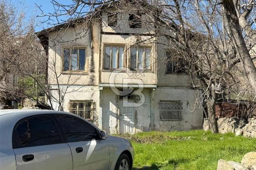 BEYPAZARI MERKEZDE TEK TAPU SİT DIŞI AVLULU 2 KATLI AHŞAP EV