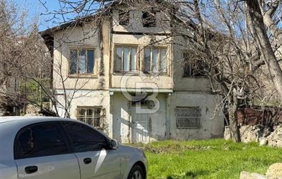 BEYPAZARI MERKEZDE TEK TAPU SİT DIŞI AVLULU 2 KATLI AHŞAP EV