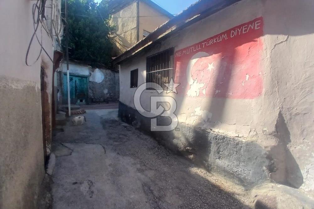 HAMAMÖNÜNDE TARİHİ DOKUDA 2 ADAT YAN YANA AVLULU SATILIK EVLER