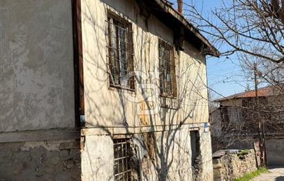 BEYPAZARI MERKEZDE TEK TAPU SİT DIŞI AVLULU 2 KATLI AHŞAP EV