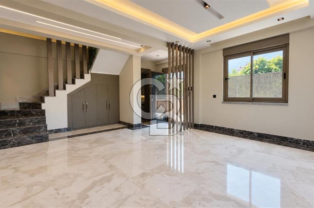 KEMER'DE ÖZEL HAVUZLU, SAUNALI PREMİUM VİLLA | 225 m² NET