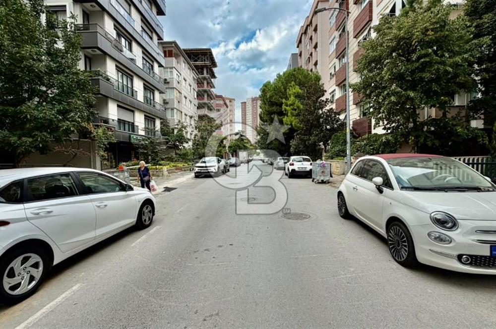 KOZYATAĞI’NDA YAYA TRAFİĞİ YÜKSEK LOKASYONDA, SIFIR BİNADA SATILIK DÜKKAN