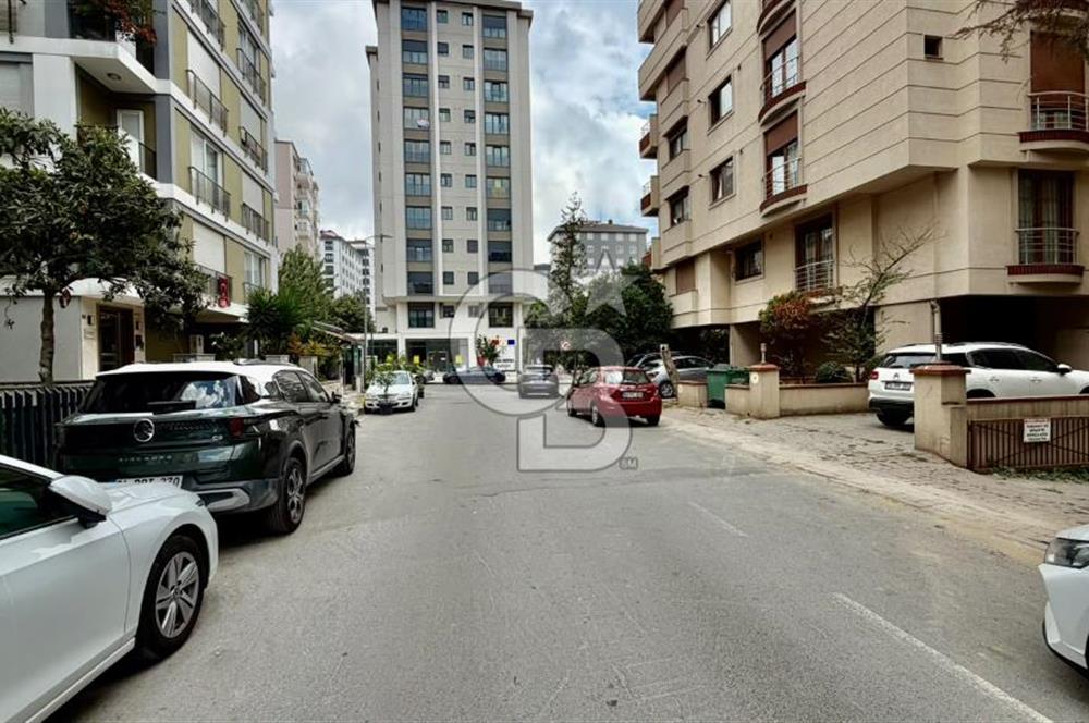 KOZYATAĞI’NDA YAYA TRAFİĞİ YÜKSEK LOKASYONDA, SIFIR BİNADA SATILIK DÜKKAN