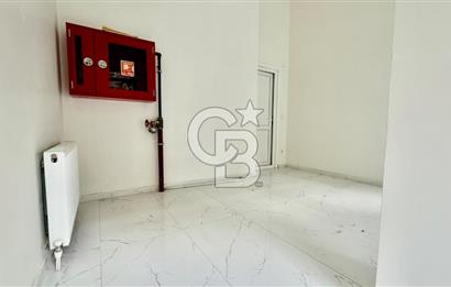 KOZYATAĞI’NDA YAYA TRAFİĞİ YÜKSEK LOKASYONDA, SIFIR BİNADA SATILIK DÜKKAN