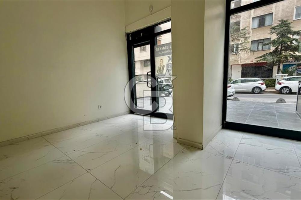 KOZYATAĞI’NDA YAYA TRAFİĞİ YÜKSEK LOKASYONDA, SIFIR BİNADA SATILIK DÜKKAN
