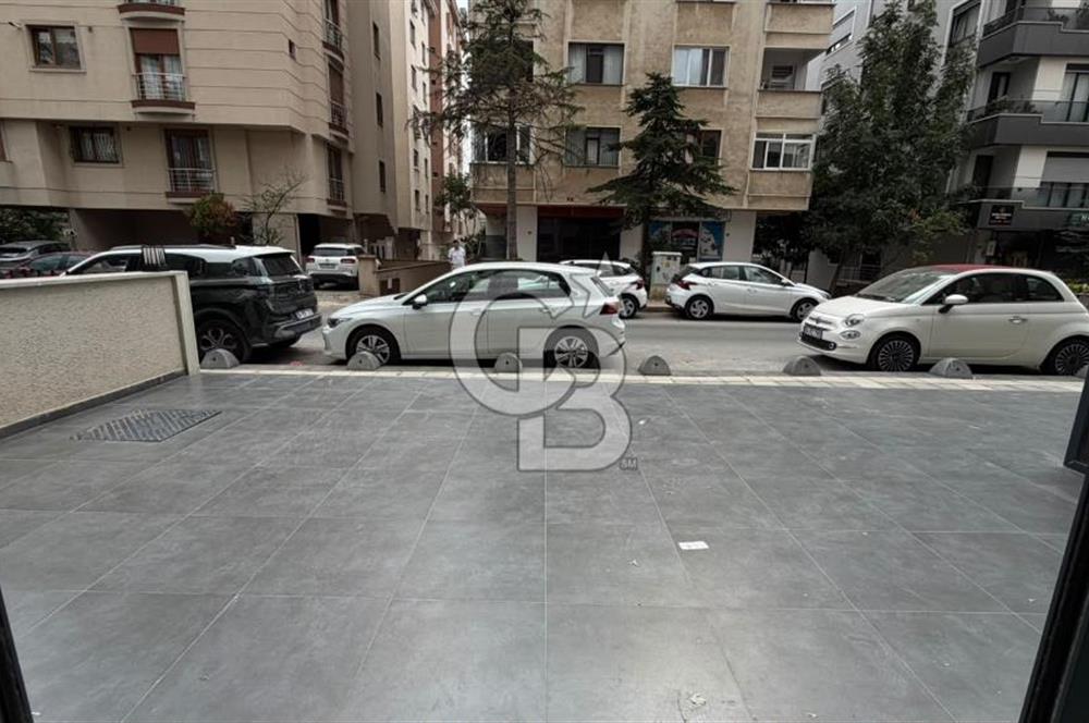 KOZYATAĞI’NDA YAYA TRAFİĞİ YÜKSEK LOKASYONDA, SIFIR BİNADA SATILIK DÜKKAN