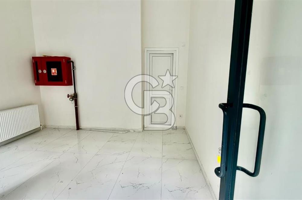 KOZYATAĞI’NDA YAYA TRAFİĞİ YÜKSEK LOKASYONDA, SIFIR BİNADA SATILIK DÜKKAN