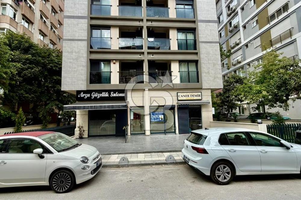 KOZYATAĞI’NDA YAYA TRAFİĞİ YÜKSEK LOKASYONDA, SIFIR BİNADA SATILIK DÜKKAN