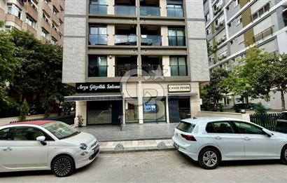 KOZYATAĞI’NDA YAYA TRAFİĞİ YÜKSEK LOKASYONDA, SIFIR BİNADA SATILIK DÜKKAN