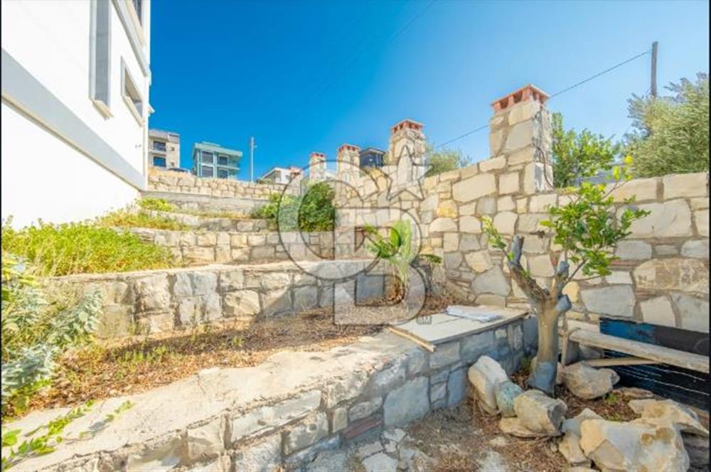 Seferihisar Akarca'da kale gibi villa