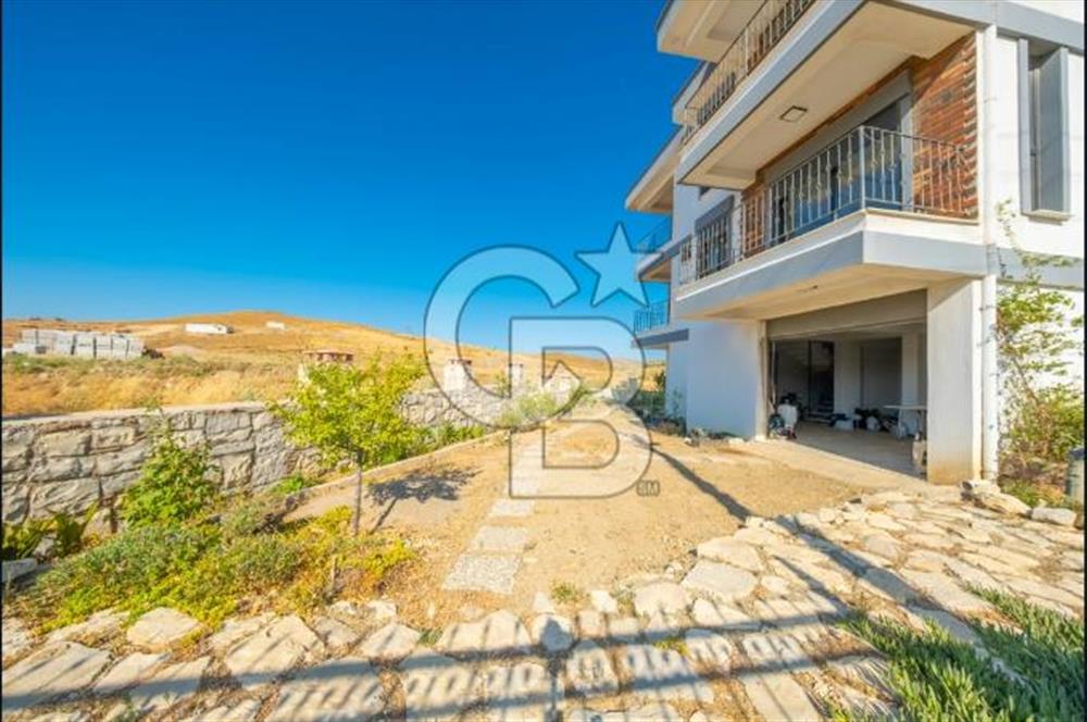 Seferihisar Akarca'da kale gibi villa