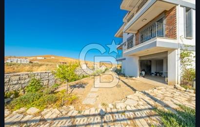 Seferihisar Akarca'da kale gibi villa