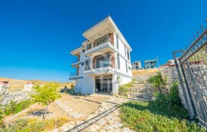 Seferihisar Akarca'da kale gibi villa