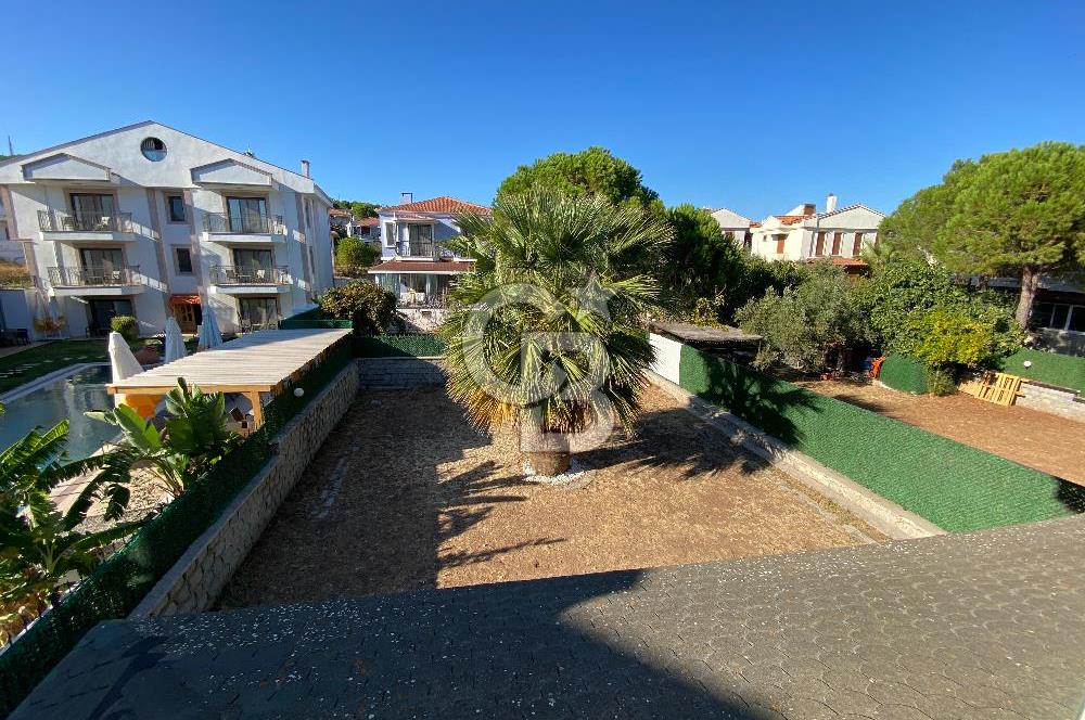 Cunda'da 350m2 Arsa İçerisinde Deniz Manzaralı 4+1 Satılık Villa