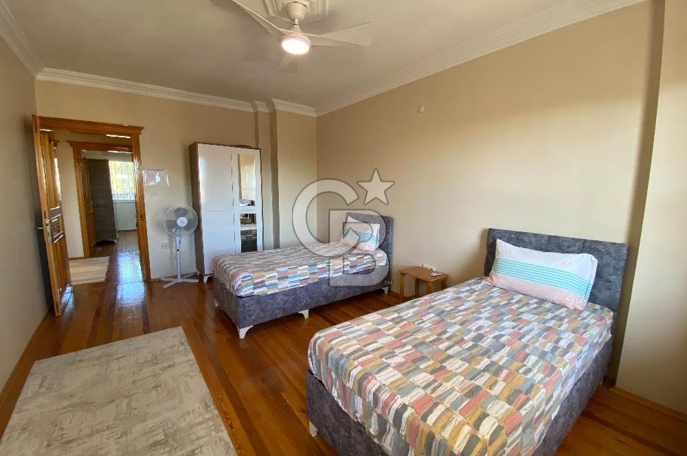 Cunda'da 350m2 Arsa İçerisinde Deniz Manzaralı 4+1 Satılık Villa