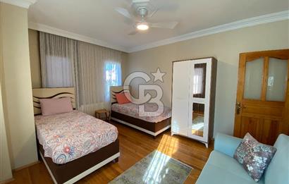 Cunda'da 350m2 Arsa İçerisinde Deniz Manzaralı 4+1 Satılık Villa
