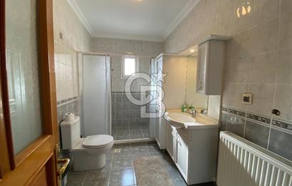Cunda'da 350m2 Arsa İçerisinde Deniz Manzaralı 4+1 Satılık Villa