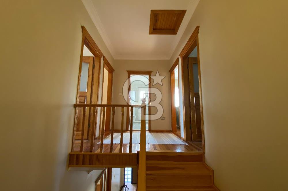 Cunda'da 350m2 Arsa İçerisinde Deniz Manzaralı 4+1 Satılık Villa