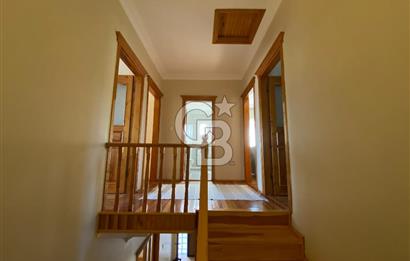 Cunda'da 350m2 Arsa İçerisinde Deniz Manzaralı 4+1 Satılık Villa