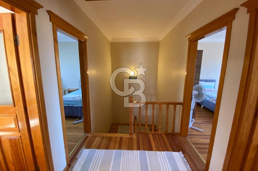 Cunda'da 350m2 Arsa İçerisinde Deniz Manzaralı 4+1 Satılık Villa