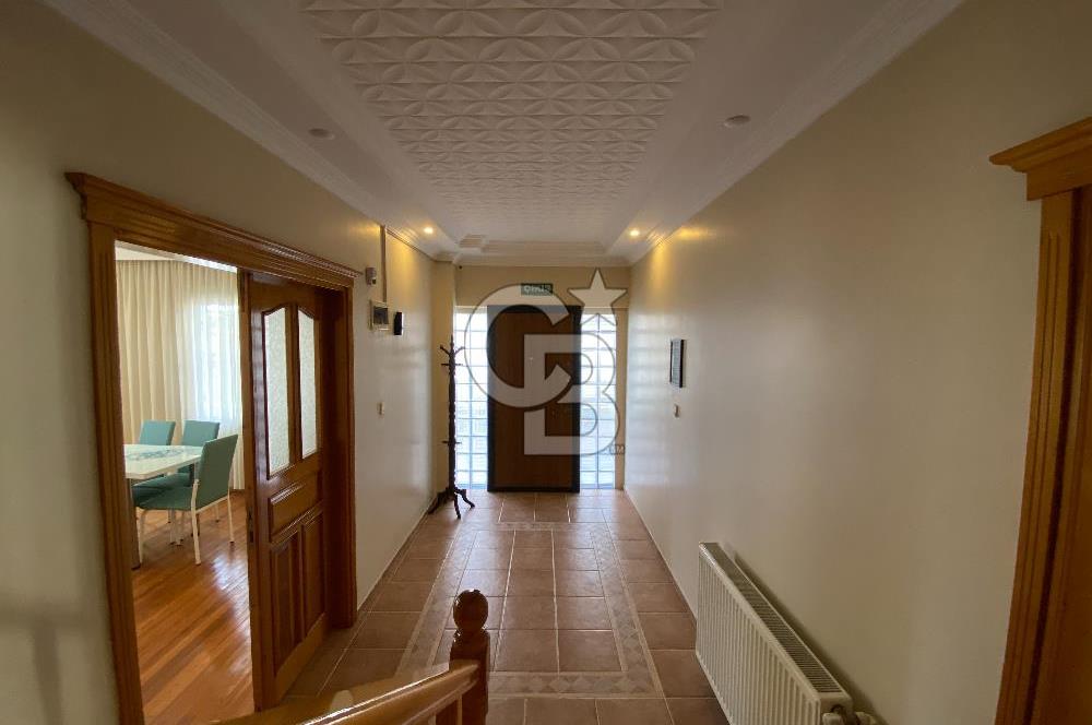 Cunda'da 350m2 Arsa İçerisinde Deniz Manzaralı 4+1 Satılık Villa