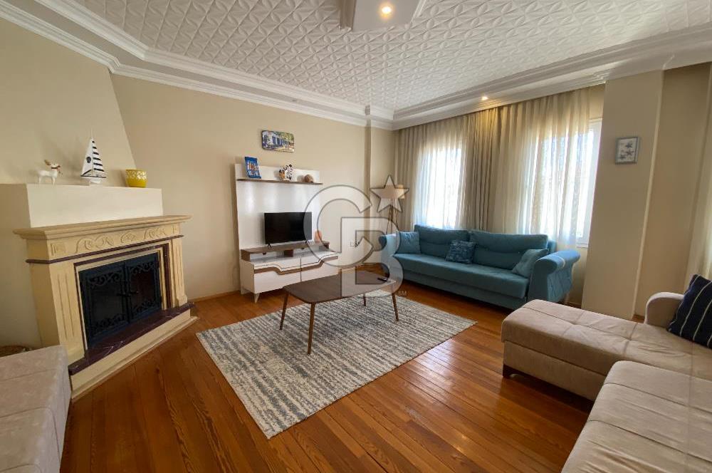 Cunda'da 350m2 Arsa İçerisinde Deniz Manzaralı 4+1 Satılık Villa