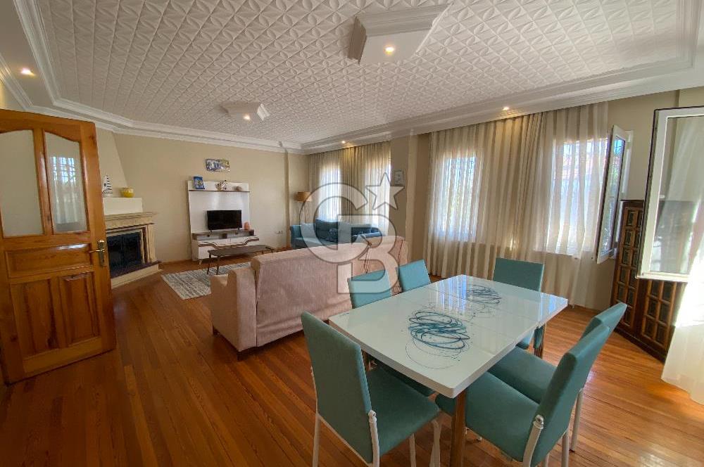 Cunda'da 350m2 Arsa İçerisinde Deniz Manzaralı 4+1 Satılık Villa