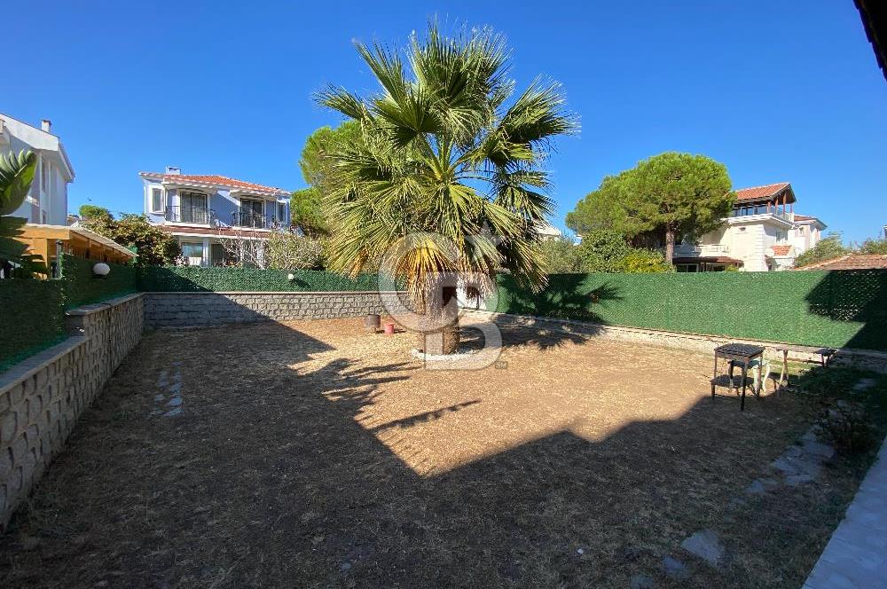 Cunda'da 350m2 Arsa İçerisinde Deniz Manzaralı 4+1 Satılık Villa