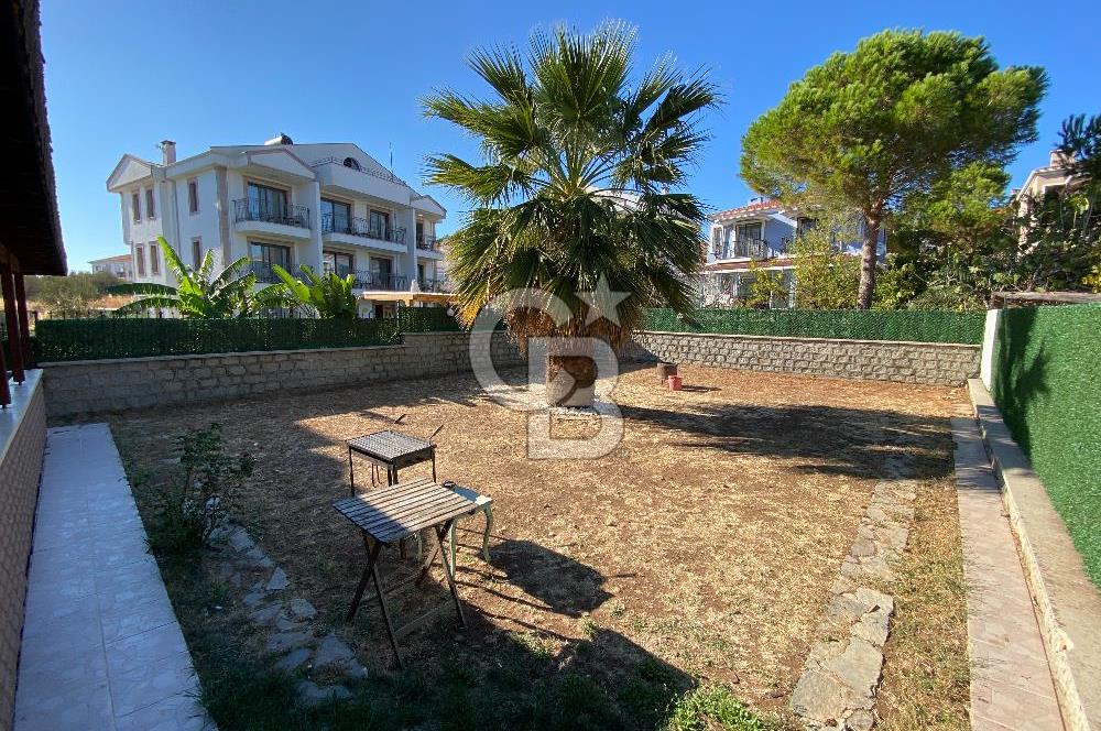 Cunda'da 350m2 Arsa İçerisinde Deniz Manzaralı 4+1 Satılık Villa