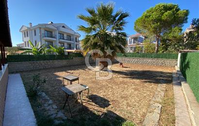 Cunda'da 350m2 Arsa İçerisinde Deniz Manzaralı 4+1 Satılık Villa