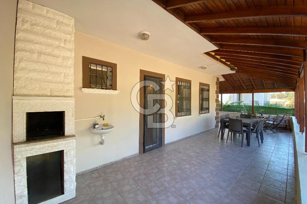Cunda'da 350m2 Arsa İçerisinde Deniz Manzaralı 4+1 Satılık Villa
