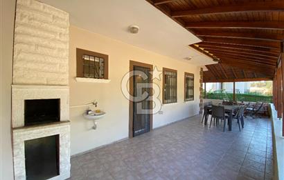 Cunda'da 350m2 Arsa İçerisinde Deniz Manzaralı 4+1 Satılık Villa