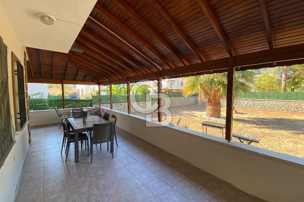 Cunda'da 350m2 Arsa İçerisinde Deniz Manzaralı 4+1 Satılık Villa