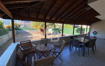 Cunda'da 350m2 Arsa İçerisinde Deniz Manzaralı 4+1 Satılık Villa