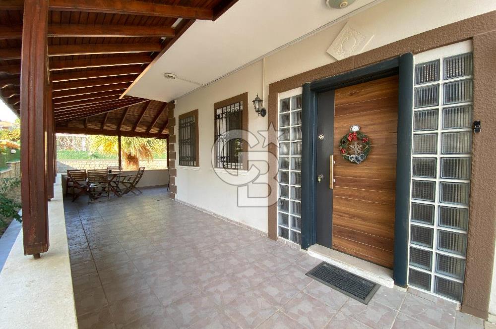 Cunda'da 350m2 Arsa İçerisinde Deniz Manzaralı 4+1 Satılık Villa