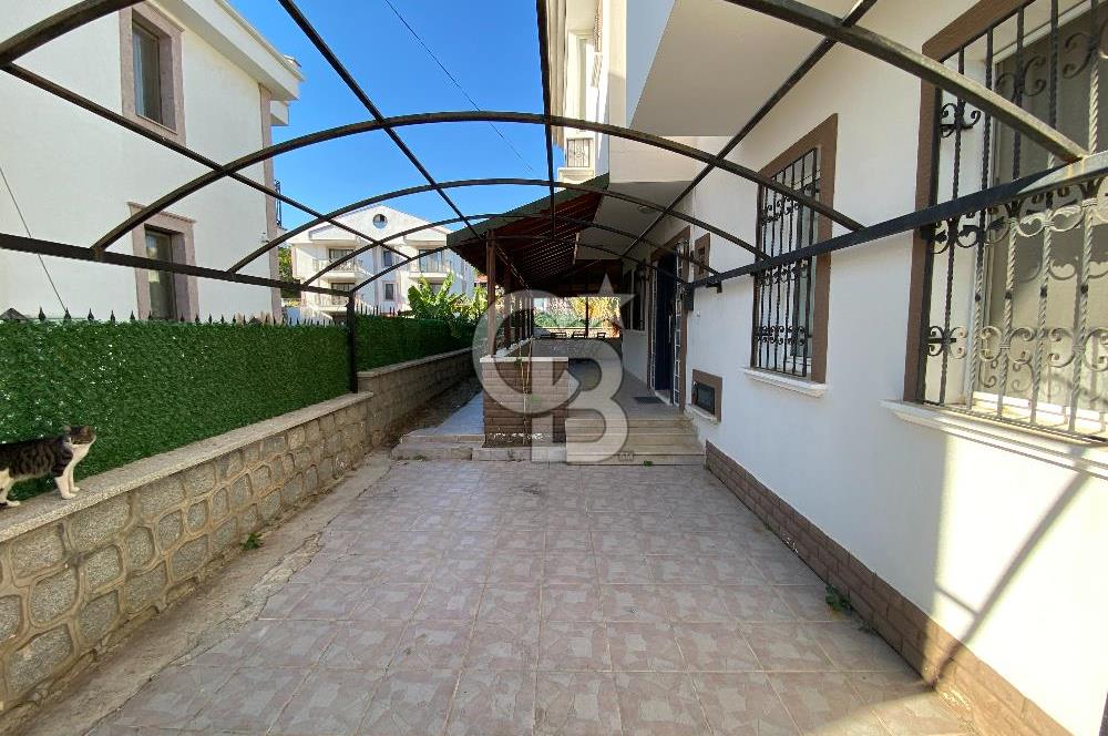 Cunda'da 350m2 Arsa İçerisinde Deniz Manzaralı 4+1 Satılık Villa