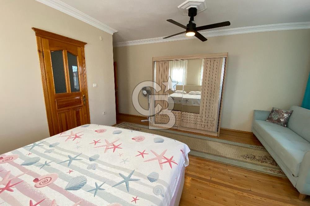 Cunda'da 350m2 Arsa İçerisinde Deniz Manzaralı 4+1 Satılık Villa