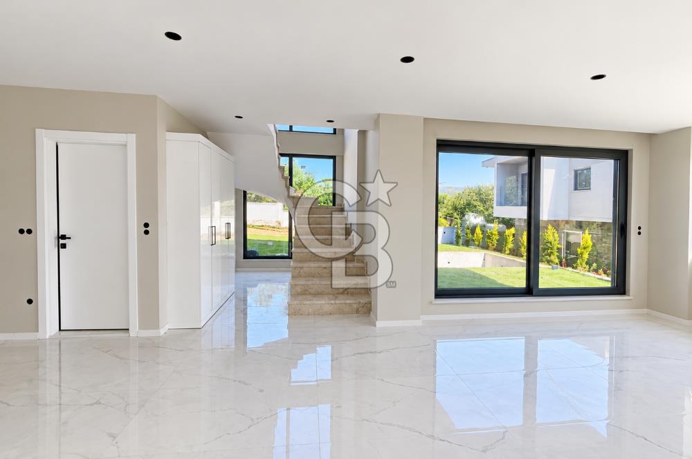 Şile Sofularda 480m² Arsa İçinde Özel Havuzlu Sıfır Villa