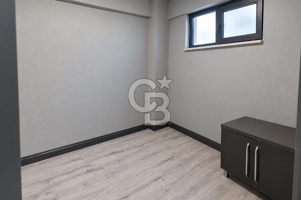 AKÇAYDA FIRSAT! ANA YOL ÜZERİNDE GENİŞ VİTRİNLİ KİRALIK İŞ YERİ